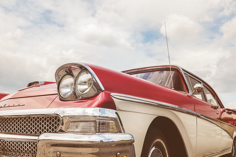 The two tone Ford Fairlane car by Martin Bergsma