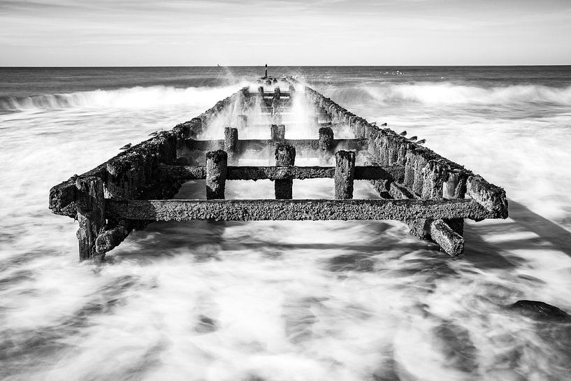 Golfbreker Zeeland Westkapellel zwart wit von Bri Fotografie