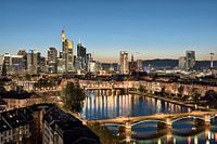 Frankfurt - die Skyline zur blauen Stunde