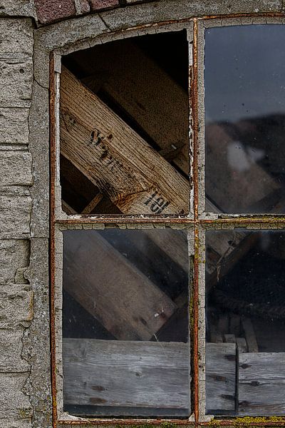 Venster van de visafslag Laaksum 3 by Wybrich Warns