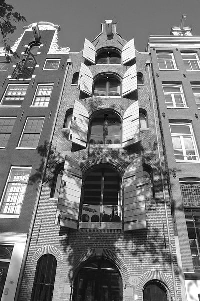 Bâtiment du canal d'Amsterdam par Marianna Pobedimova