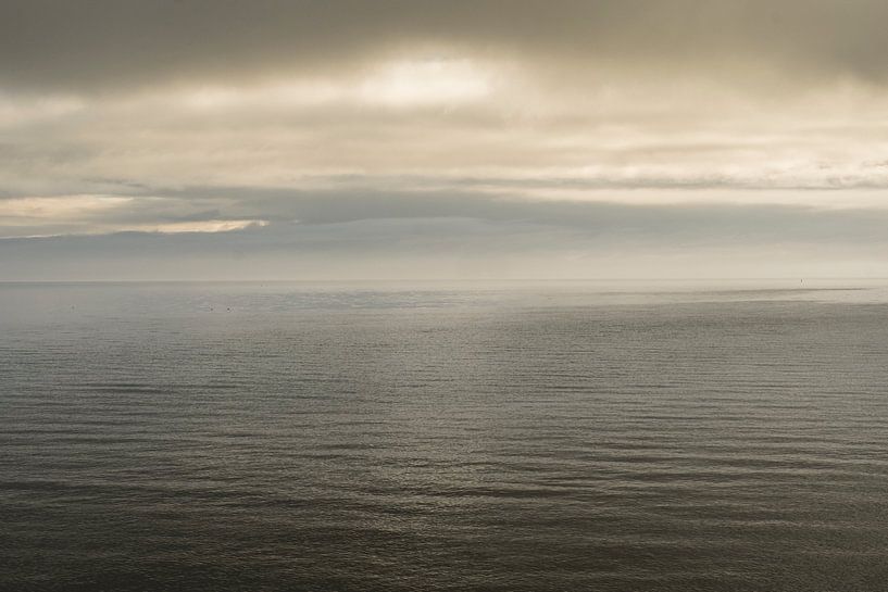 Avond aan de kust, waar de zee en de lucht elkaar kussen. by whatido intheshadow