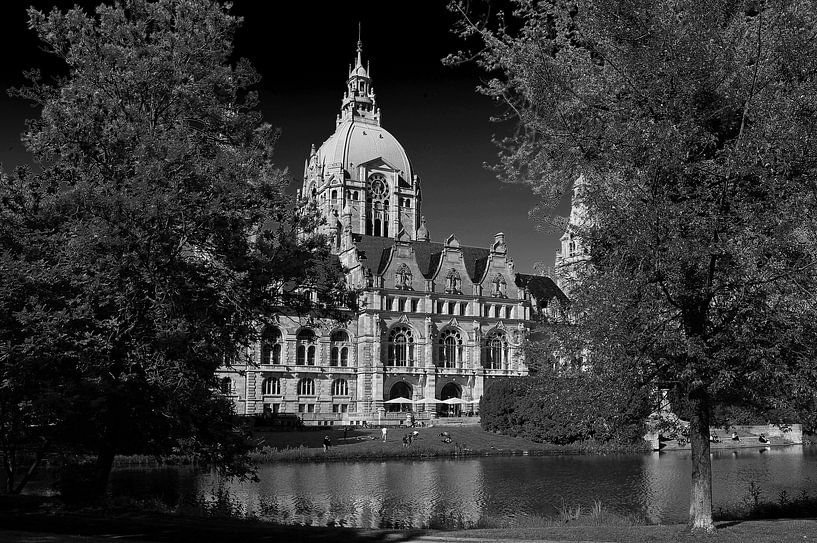 New Town Hall and Maschteich (Hanover) -Black &amp; White by Frank Herrmann