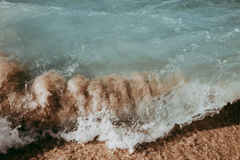 Die Brandung mit sandigen Wellen von Elise van Gils