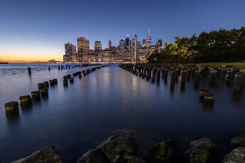 Blick auf die Skyline von New York City am Abend von Franca Gielen