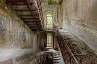 Treppenhaus in einer verlassenen Villa (Italien)