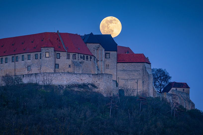 Castle Neuchâtel with full moon by Martin Wasilewski