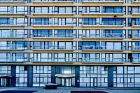 Mehrfamilienhaus mit rhythmischer Verglasung in Ostende Belgien