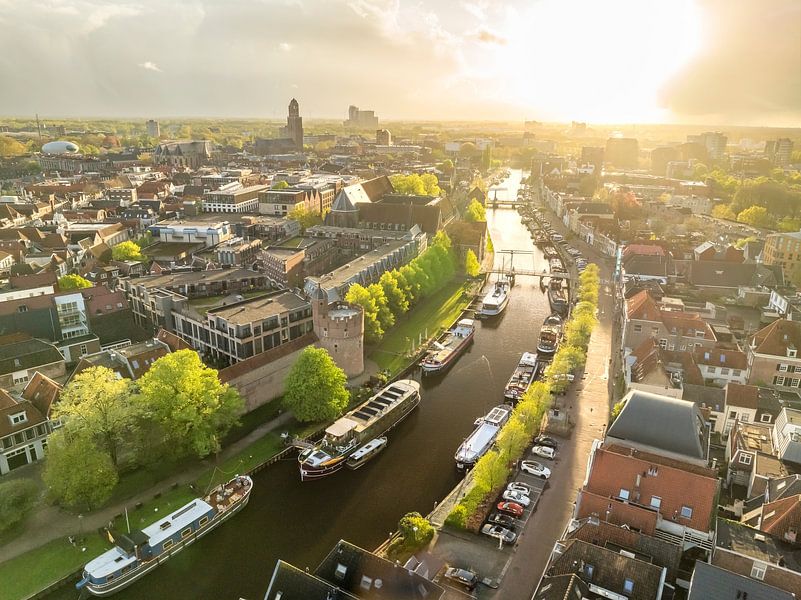 Zwolle Stadt Thorbeckegracht Luftaufnahme während eines Sonnenuntergangs im Frühling von Sjoerd van der Wal Fotografie