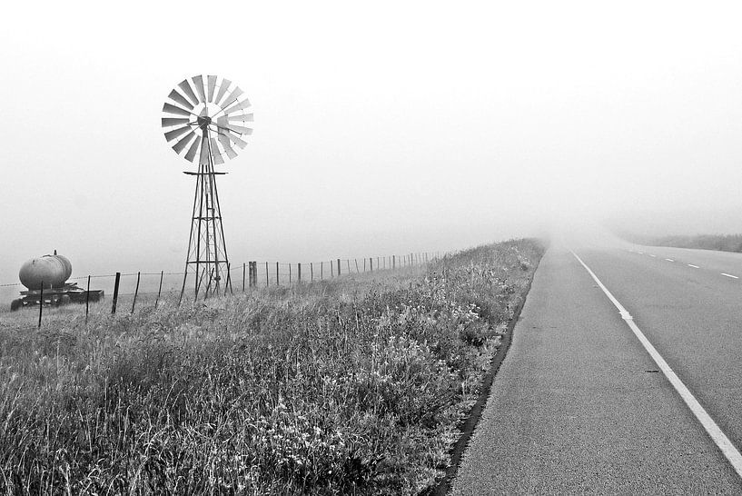 Windrad Wasserpumpe monochrome von Werner Lehmann