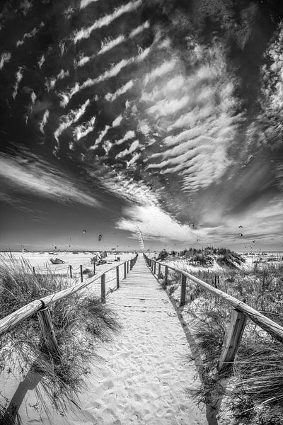 Photo de plage de Tarifa en Espagne / Andalousie en noir et blanc par Manfred Voss, Photographie Noir et Blanc
