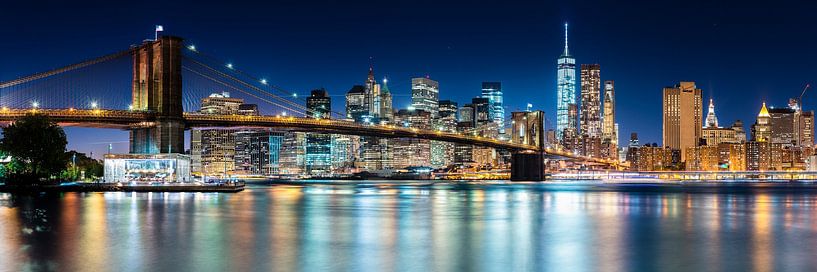 New York Skyline, Brooklyn Bridge Panorama von Sascha Kilmer