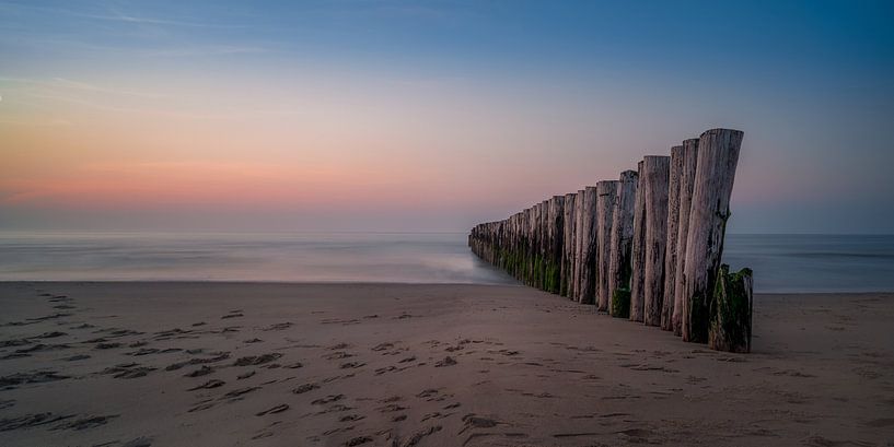 Buhnen an der niederländischen Küste von Toon van den Einde