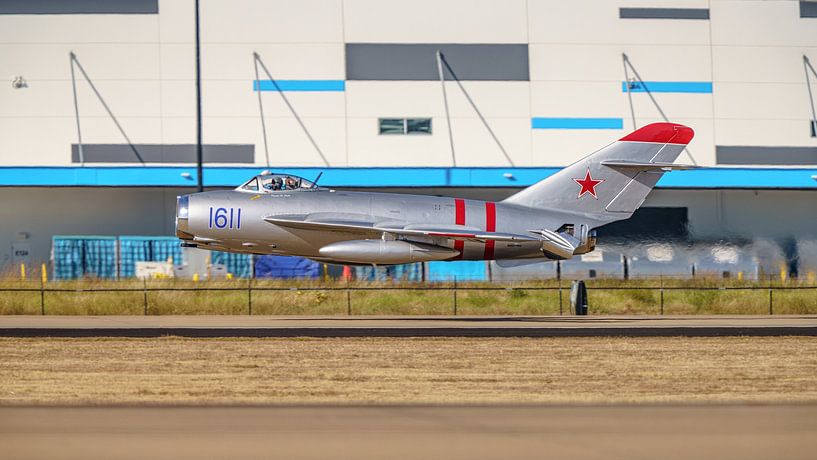 Mikoyan-Gurevich Mig-17F Fresque. par Jaap van den Berg