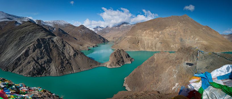 Panorama de turquoise lac Yamdrok, Tibet par Rietje Bulthuis