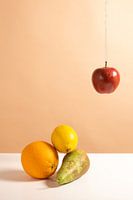 Hängender Apfel' Obst-Stillleben