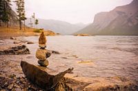 Cairns en pierre au lac Minnewanka