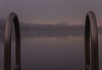 Aufsteiger im Nebel mit Sonnenuntergang