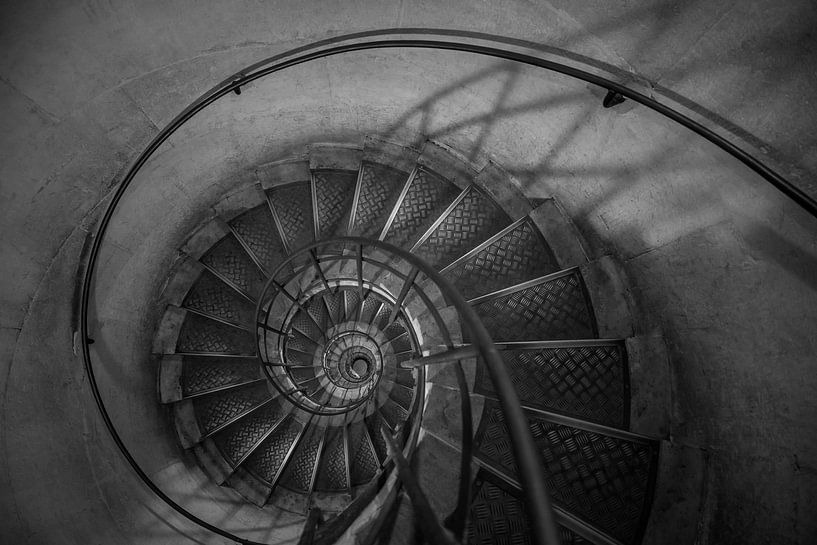 Die Wendeltreppe des Arc de Triomphe von MS Fotografie | Marc van der Stelt