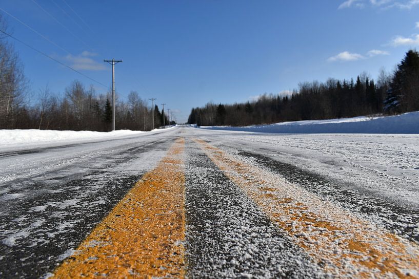 Une route de campagne en hiver par Claude Laprise