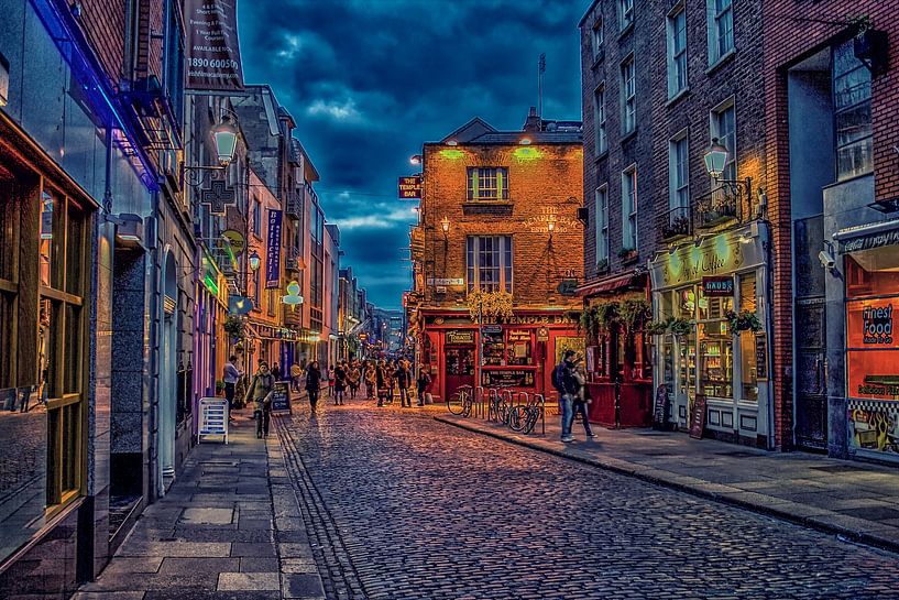 Dublin's Temple Bar nightlife district by Patricia Hofmeester