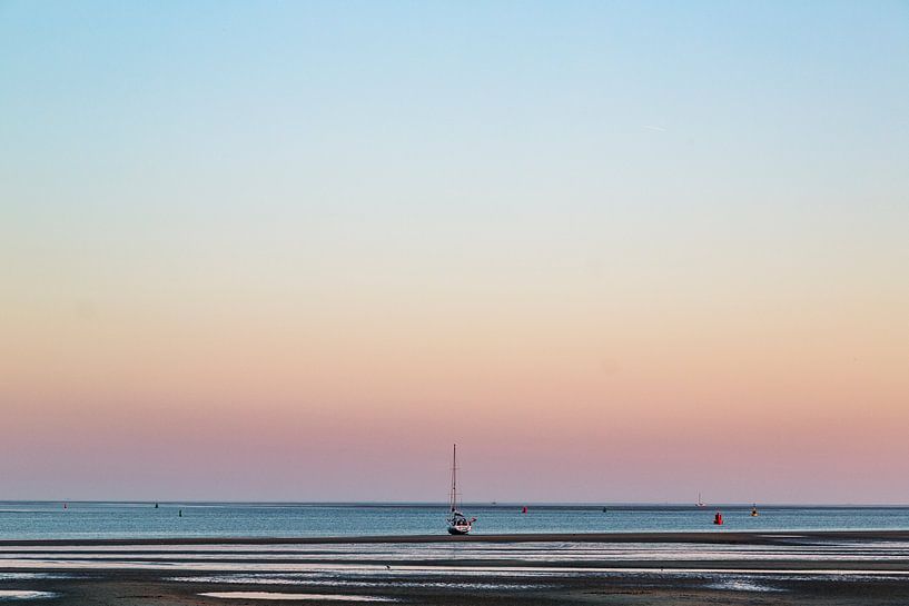 Boats falling dry for Terschelling by Hidde Hageman