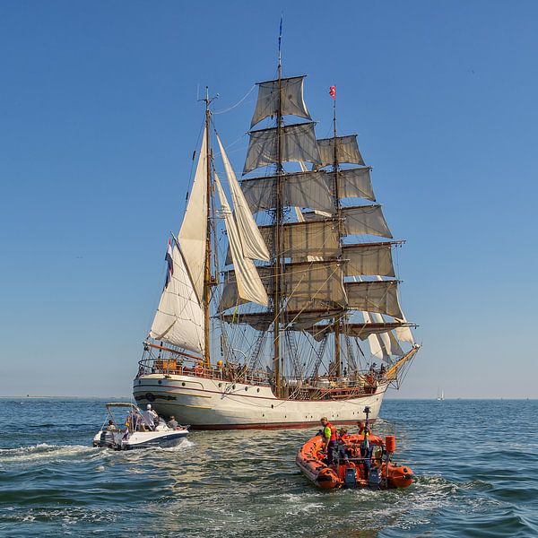 KNRM rib &quot;Gul&quot; begeleidt driemaster &quot;Europa&quot; par Roel Ovinge