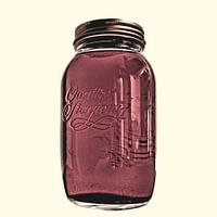 Rotes Glas mit Wasserfarbe