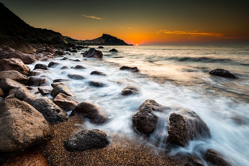 Sonnenuntergang in Castelsardo auf Sardinien von Damien Franscoise