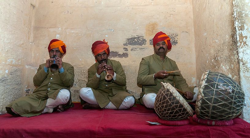 India: Muzikant in Fort Mehrangarh (Jodhpur) von Maarten Verhees