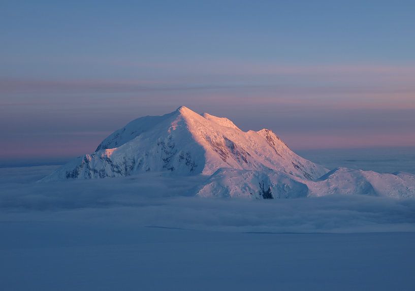 Alpenglühen Mount Foraker von Menno Boermans