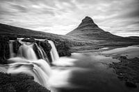 Kirkjufellsfoss en noir et blanc