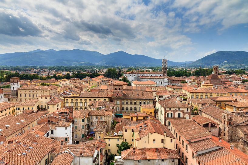 Lucca stadsgezicht by Dennis van de Water