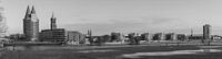 Ein Panoramablick auf Roermond, die Niederlande in Schwarz-Weiß