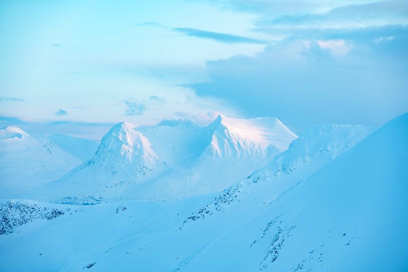 Montagnes d'hiver près de Tromso, Norvège par Leo Schindzielorz