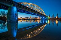 Pont John Frost d'Arnhem de couleur bleue