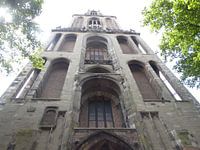 Domtoren van onderaf