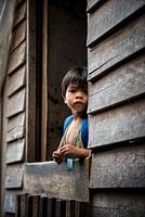 Children in a longhouse 5