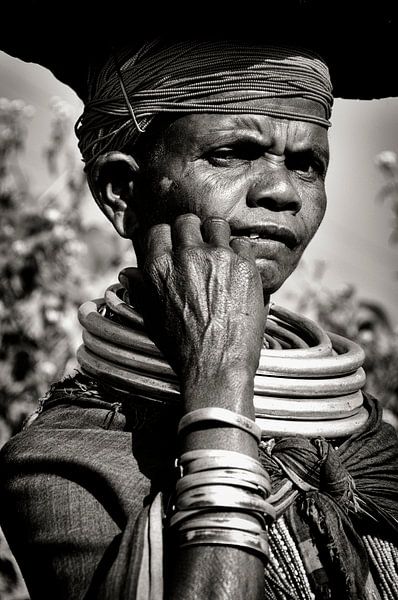 Weibliches Mitglied des Bonda-Stammes. von Ton Bijvank
