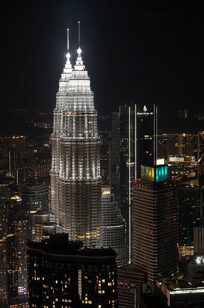 Petronas Twin Towers at night by Adri Vollenhouw