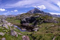 Lac de montagne dans les Alpes