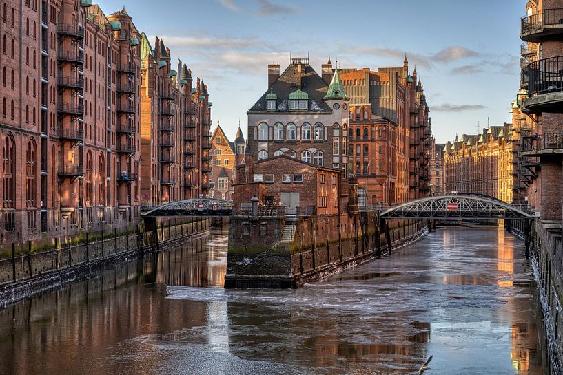 Hambourg - Château entouré d'eau dans la Speicherstadt par Dekorative Hamburg Fotos