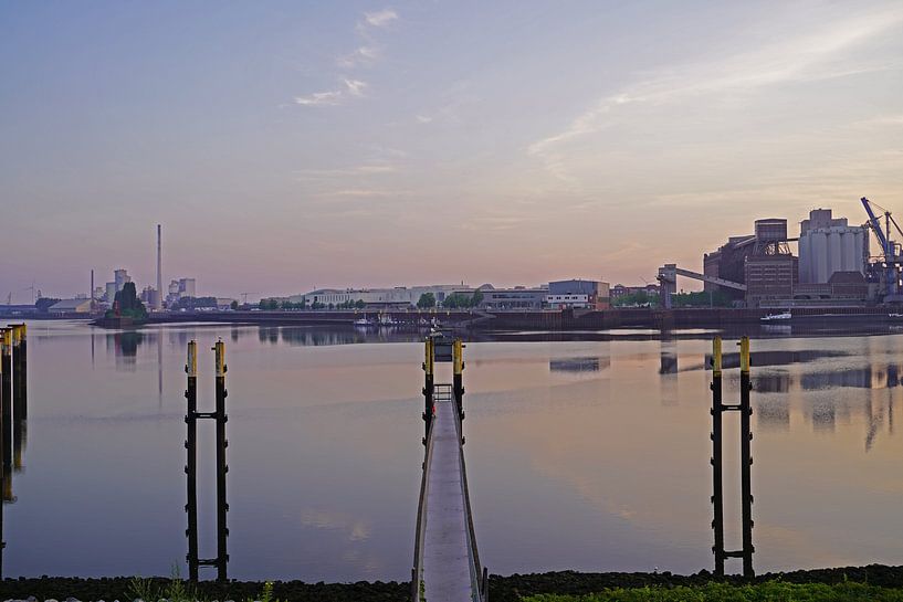 Sunrise in Bremen harbor by Babetts Bildergalerie