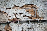 Flood fill: old plaster falls off the wall.