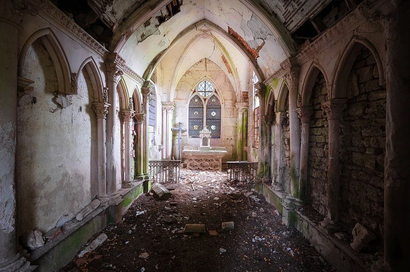 Dark and Abandoned Chapel. by Roman Robroek - Photos of Abandoned Buildings