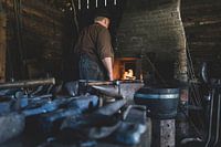 Schmied bei der Arbeit