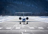 Business Jet - Gulfstream G550 - slowing down on the runway.