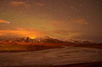 Noorderlicht boven IJslands landschap