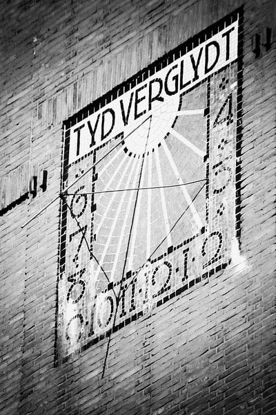 Time passes by Chris van Doorn