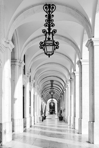 Lissabon-Galerie in Schwarz und Weiß von Adelheid Smitt